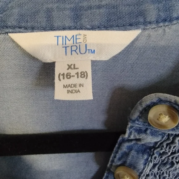 Time and Tru Light Blue Button Down Shirt - Picture 4 of 8